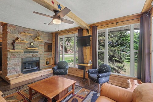 The Hill View Suite at Ten Stone Lodge
