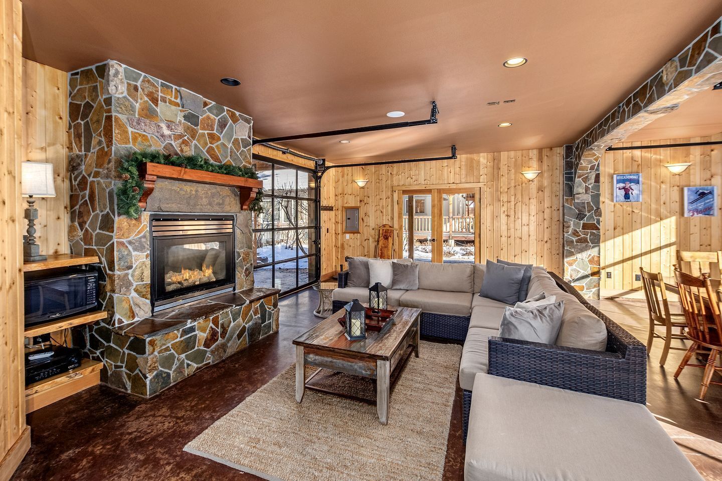 TV, fireplace