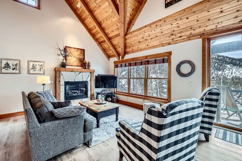 Scenic Keystone Colorado Mountain Retreat with Hot Tubs and Shuttle Access