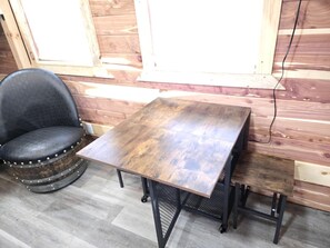 Dining - Rustic Log Cabin with Outdoor Fire Pit and Porch in Toronto, KansasRustic Log Cabin with Outdoor Fire Pit and Porch in Toronto, Kansas (Toronto)