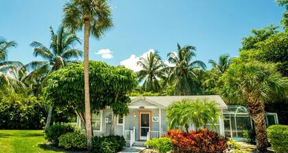Waterfront Cottage with Pool Great for Families in Florida
