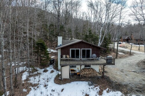 Scenic Okemo Area Getaway with Mountain Views in Ludlow Vermont
