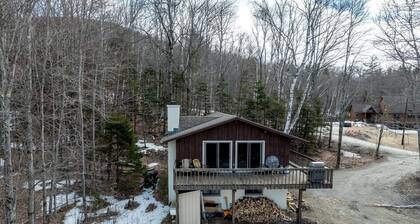 Scenic Okemo Area Getaway with Mountain Views in Ludlow Vermont