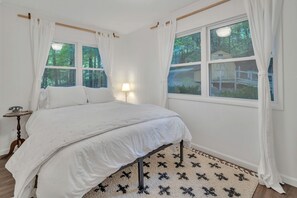 4 chambres, lit parapluie, Wi-Fi, draps fournis