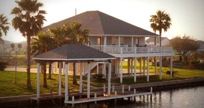 Pet-Friendly Vacation Rental with a Boat Slip on a Canal in Crystal Beach, Texas