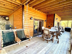 Outdoor dining - Lazy Bear Lodge (5-Bedroom Cabin) with Pool and Mountain in Walland, Tennessee (Walland)