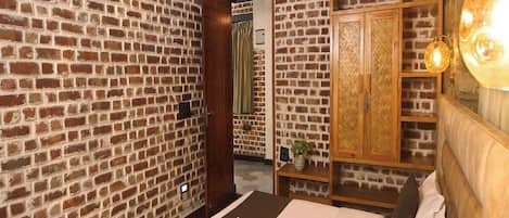 Suite, Garden View | Desk, laptop workspace, free WiFi
