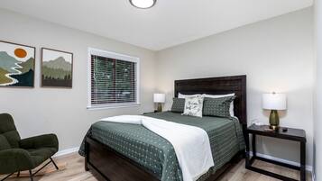3 bedrooms, desk