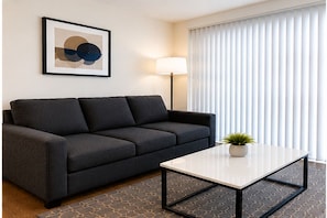 Standard Room | Living area - Marlowe Hotel & Suites (Toronto)