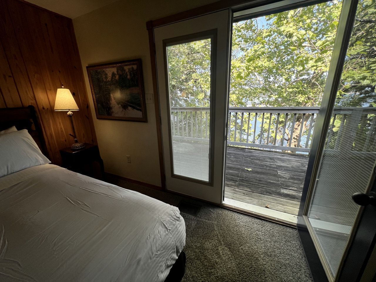 2 habitaciones, cuna de viaje y ropa de cama 