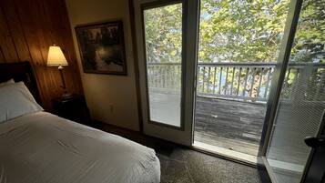 2 habitaciones, cuna de viaje y ropa de cama