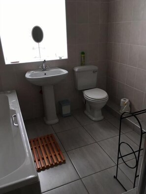 Comfort Cottage, Patio, Mountain View | Bathroom - De Molen Farm (Maluti)