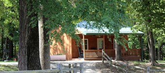 Charming Cozy Chalet on a Hill by the Cedar River in Letts, Iowa