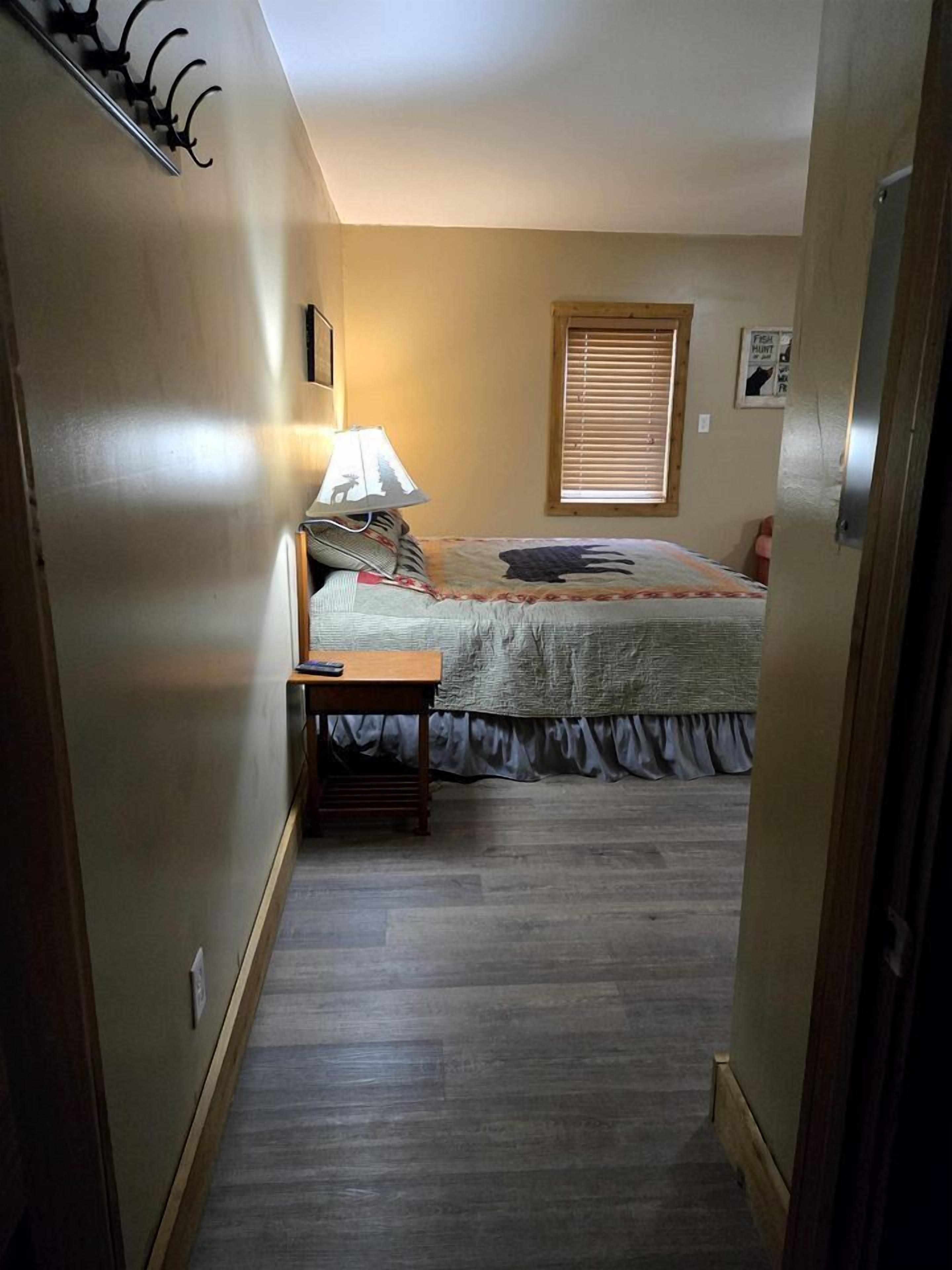 1 bedroom, bed sheets
