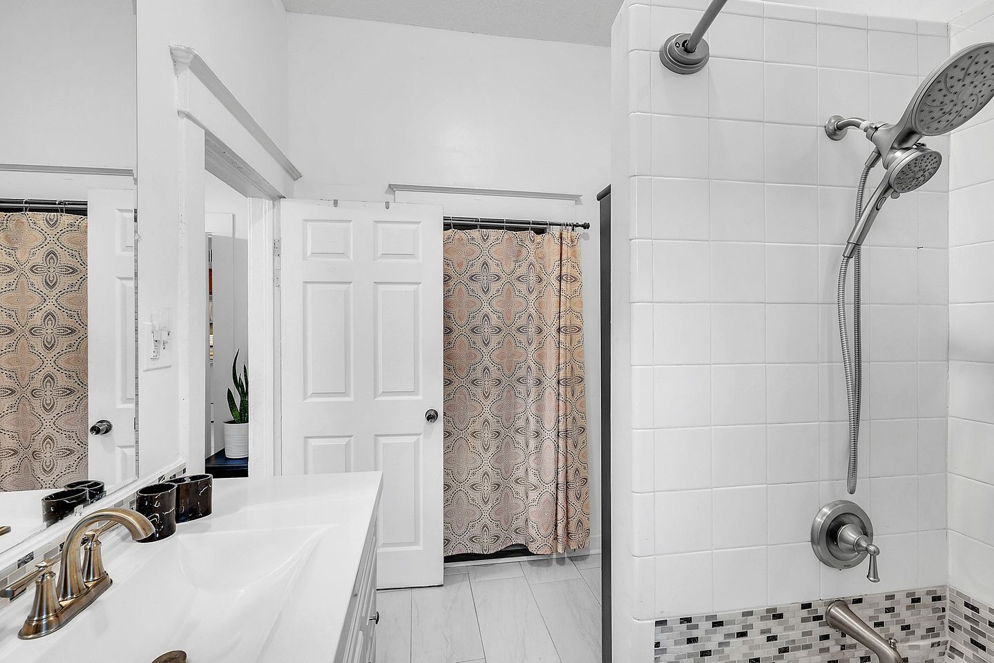 Jetted bath, towels, soap, shampoo