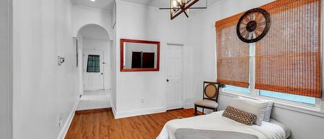 2 habitaciones, escritorio, wifi y ropa de cama