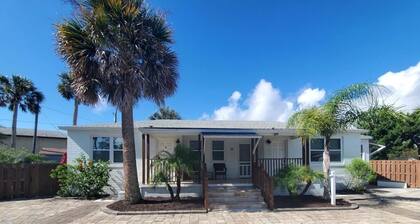 Charming Zen Cottage Near St. Augustine Beach with Spacious Patio & Fire Pit, Florida