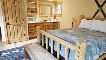 Desk, WiFi, bed sheets