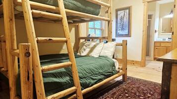 4 bedrooms, desk, WiFi, bed sheets
