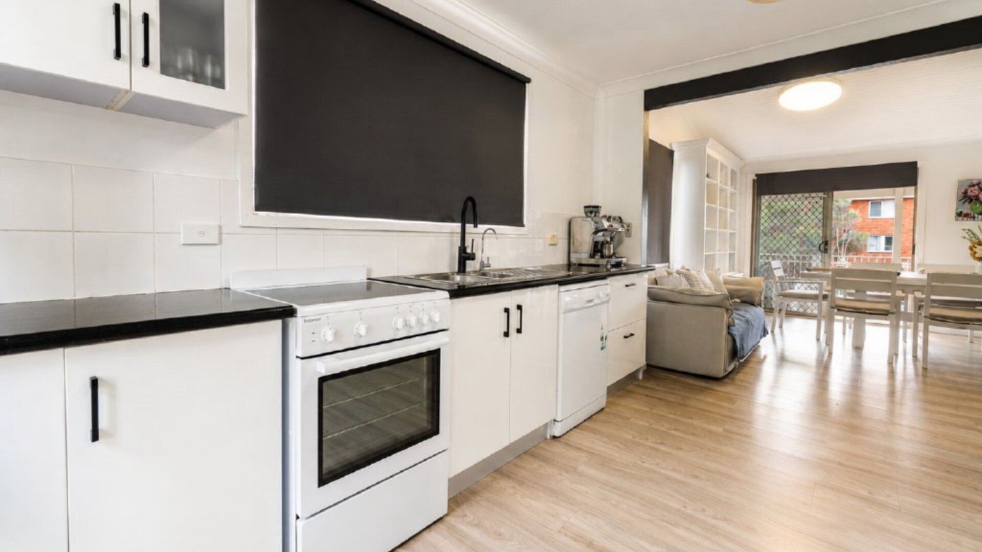 Micro-ondes, four, plaque de cuisson, lave-vaisselle