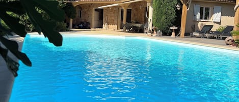 Piscine extérieure, piscine chauffée