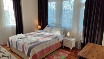Iron/ironing board, internet, bed sheets
