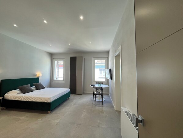 Laptop workspace, iron/ironing board, free WiFi, bed sheets