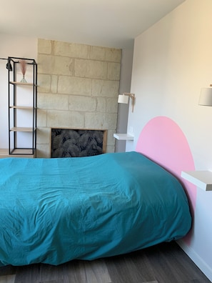 1 bedroom, iron/ironing board, internet, bed sheets - 1st-floor apartment (Avoine)