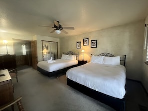 Desk, iron/ironing board, travel cot, WiFi - Impressive Log Cabin with Hot-tub, Fire Pit and Swimming Pool in Mount Ida, Arkansas (Mount Ida)