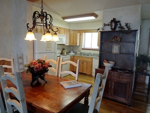 Dining - Impressive Log Cabin with Hot-tub, Fire Pit and Swimming Pool in Mount Ida, Arkansas (Mount Ida)