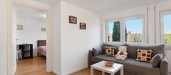 Apartment "At the Two Rivers" with Private Garden and Wi-Fi