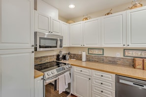 Coffee/tea maker, fridge, microwave, oven