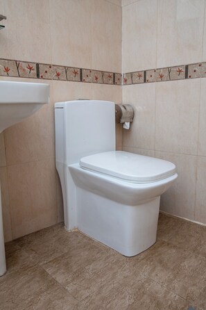 Triple Room | Bathroom - UNPLAN Kathmandu (Kathmandu)