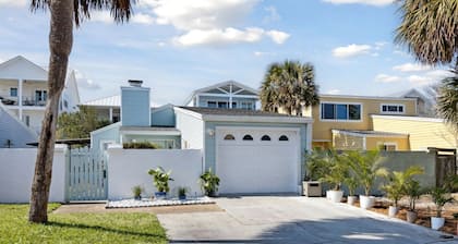 3BR Beach Cottage Near Anna Maria Island Beaches with Fenced Yard, Florida