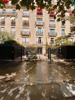 Exterior - Vrbo Property (Neuilly-sur-Seine)