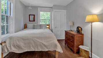 4 bedrooms, WiFi, bed sheets
