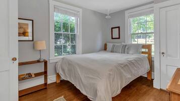 4 bedrooms, WiFi, bed sheets
