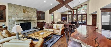 TV, fireplace
