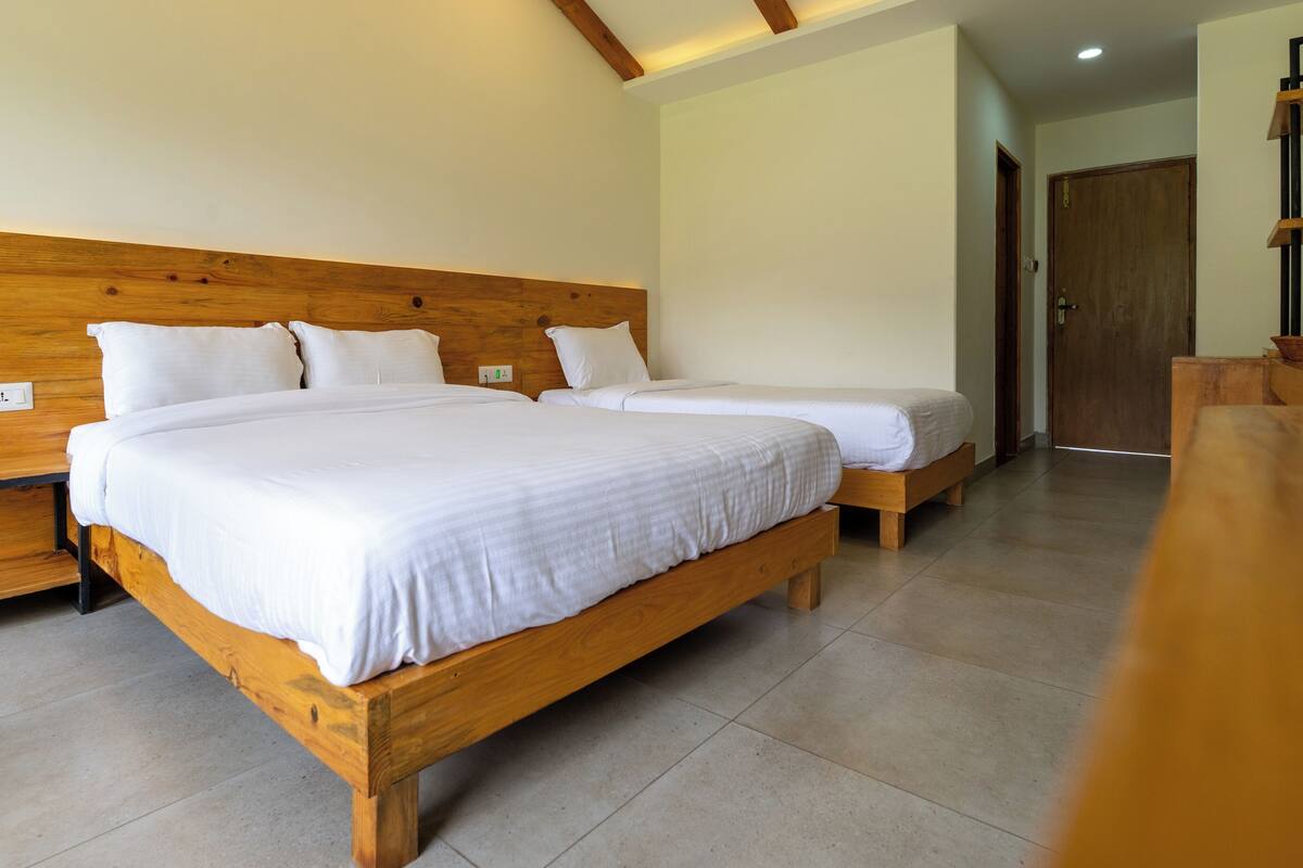 Habitación triple Premium | Escritorio, espacio para trabajar con laptop y wifi gratis