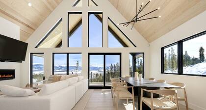 Luxury Villa with Ping-Pong Table and Design Interior in Tabernash, Colorado