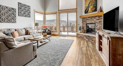 Modern Mountain Cabin with Hot-Tub in Fraser, Colotado