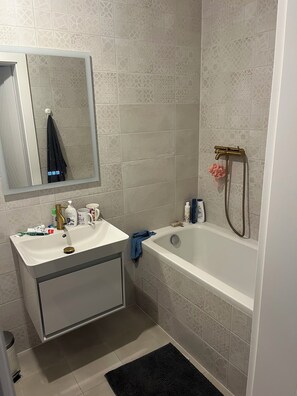 Bathroom - Welcoming 2-bedroom house in Vilnius perfect for your getaway (Vilnius)