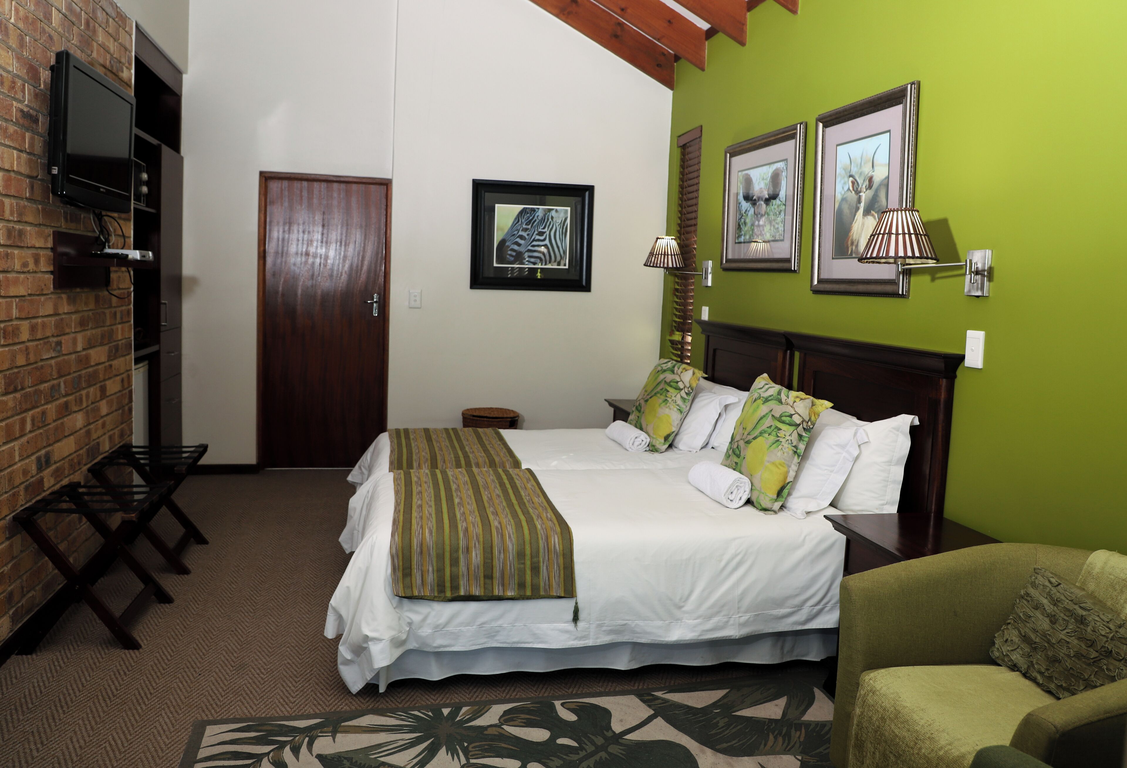 Deluxe Double or Twin Room, Patio, Garden View | Minibar, in-room safe, blackout drapes, iron/ironing board