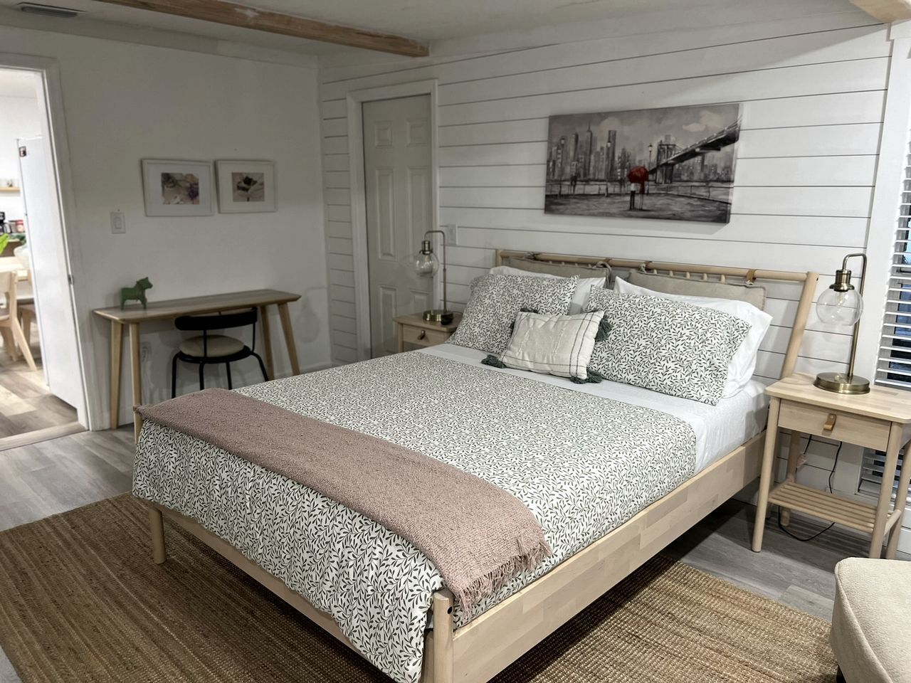 5 bedrooms, WiFi, bed sheets