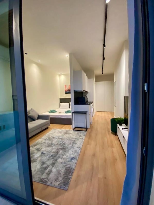 Room - New central studio with balcony (Limassol)