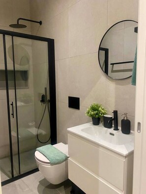 Bathroom - New central studio with balcony (Limassol)