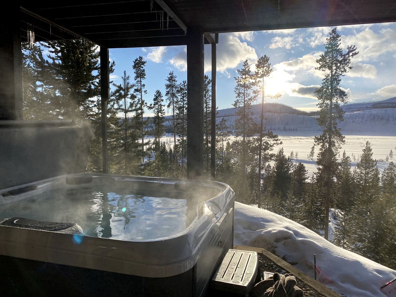 Outdoor spa tub