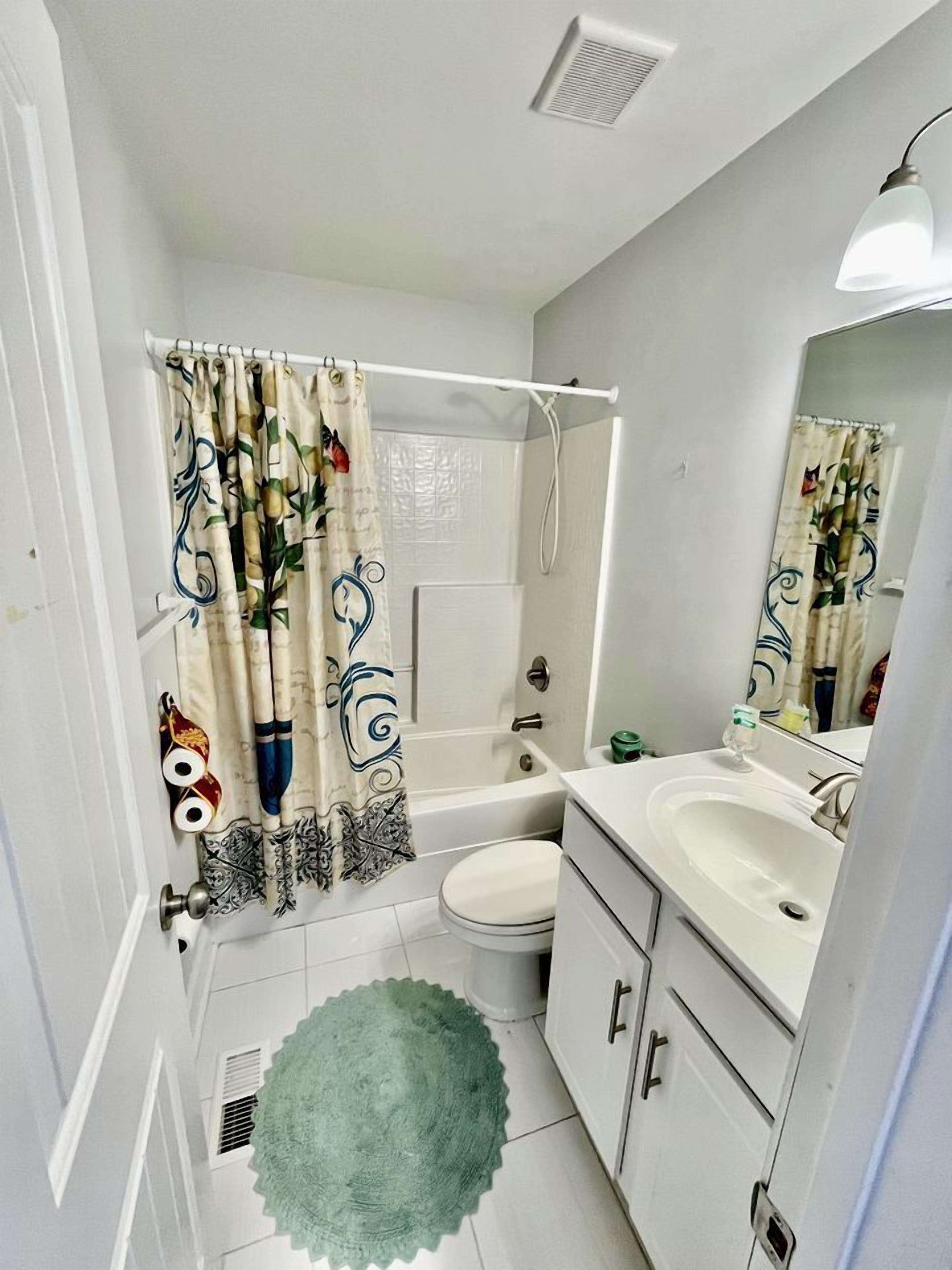 Towels, soap, shampoo, toilet paper