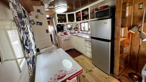 Unclassified image, 4 of 20, button - Retro Trailer Rental for Glamping Getaway in Joshua Tree, California (Joshua Tree)