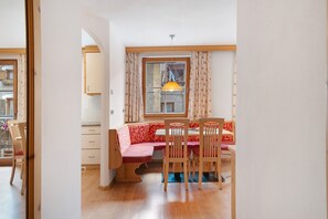 Dining - Boé 1 Apartment in the Dolomites Surrounded by Mountains (Pieve)